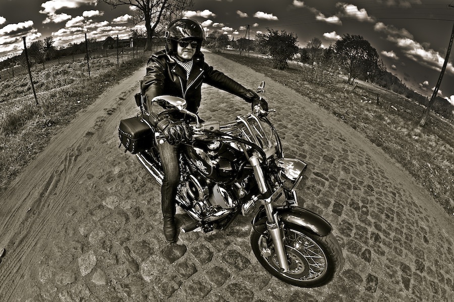 sesja zdjęciowa z motorem Yamaha
