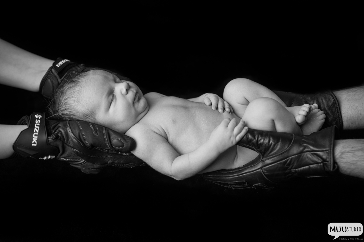 motocyklowa sesja noworodkowa wolbrom